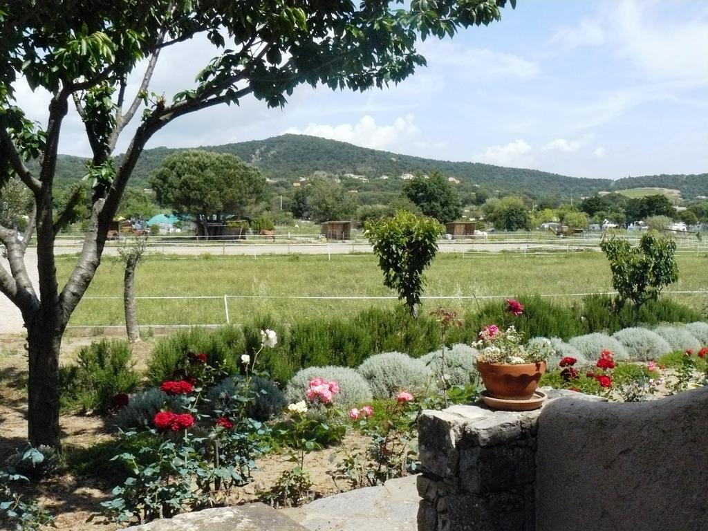 Appartamento Mas Le Chene Grimaud Esterno foto